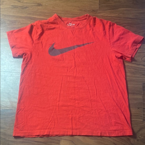 Nike Red Swoosh Logo Graphic T-Shirt Men’s Medium - Picture 2 of 5